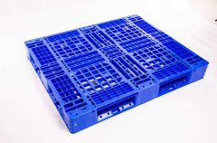 塑料托盤長(zhǎng)期暴漏會(huì)不會(huì)受潮？